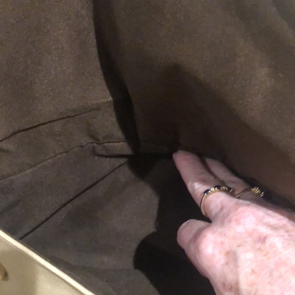 Tan purse with many pockets/compartments - Picture 5 of 16